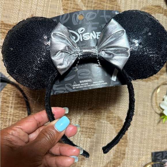 DISNEY Black Sequined Mickey Ears with Silver Bow - 2 pieces! NEW!! DISNEYWORLD - Picture 4 of 5